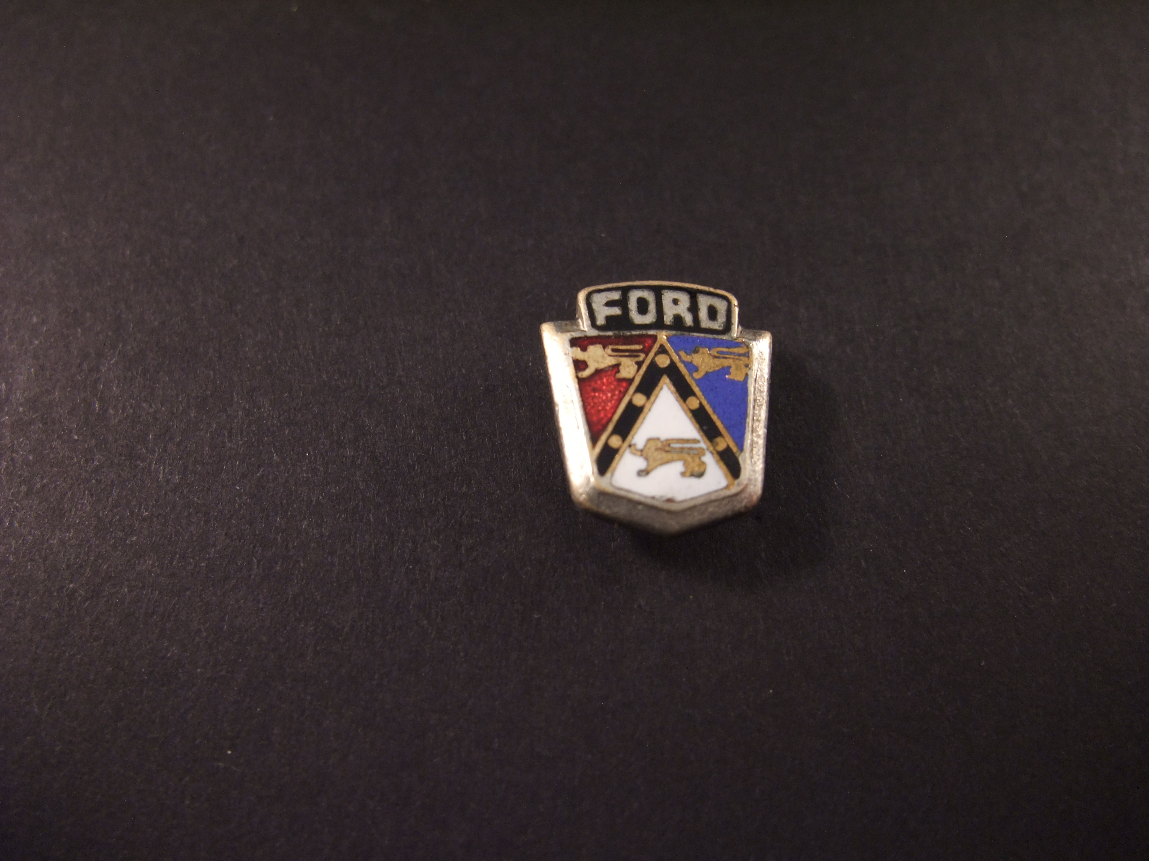 Ford auto logo emaille uitvoering met schroef
